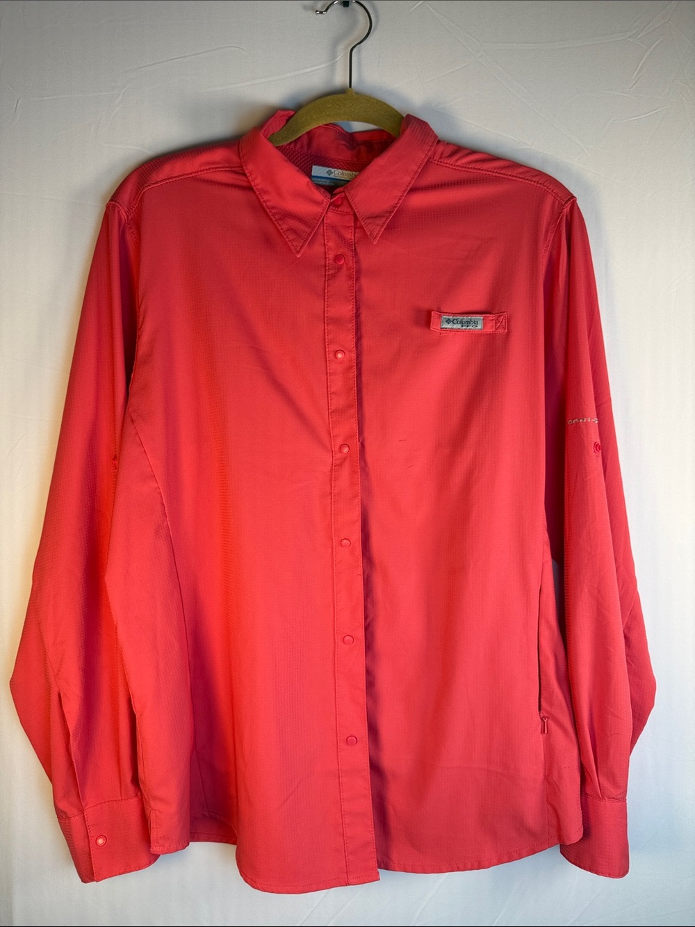 Columbia Women’s Button-Down Omni Shade Performance Fishing Shirt in Coral Pink